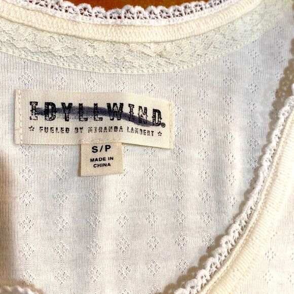 Idyllwind cream lace trim neck lace up front small printed design brand new - Picture 4 of 5